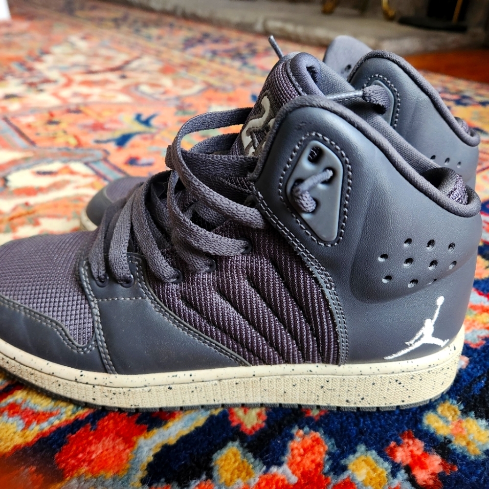 2015 Nike Jordan Jump man pro size 5Y Gray color